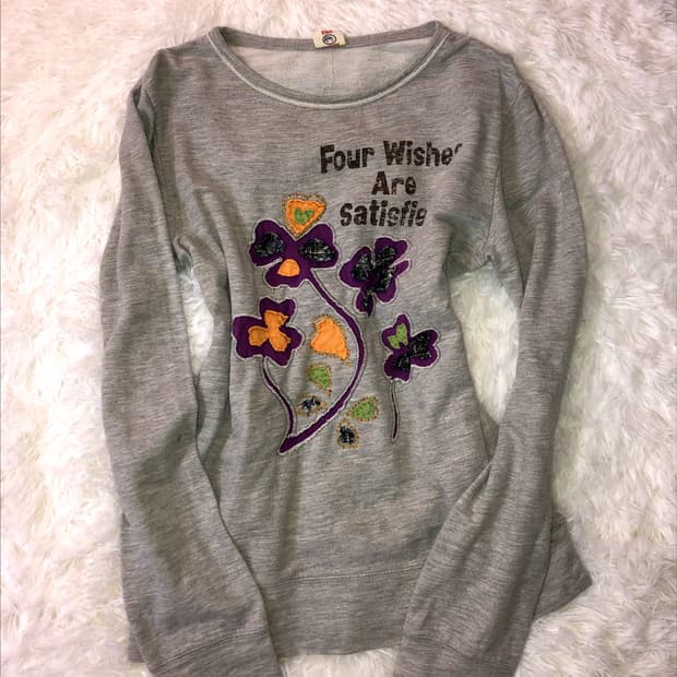 gray clover patch top