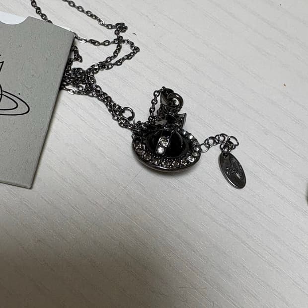 비비안웨스트우드  블랙 orb목걸이 