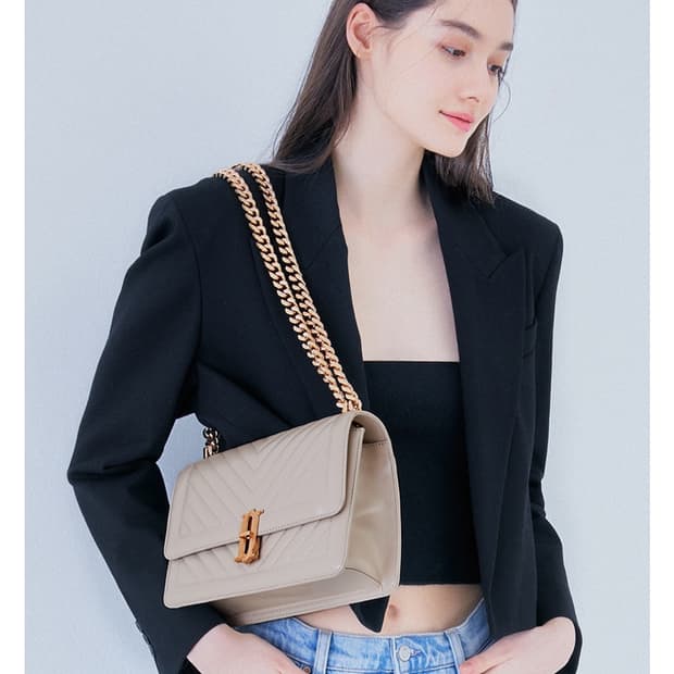 제이에스티나 백