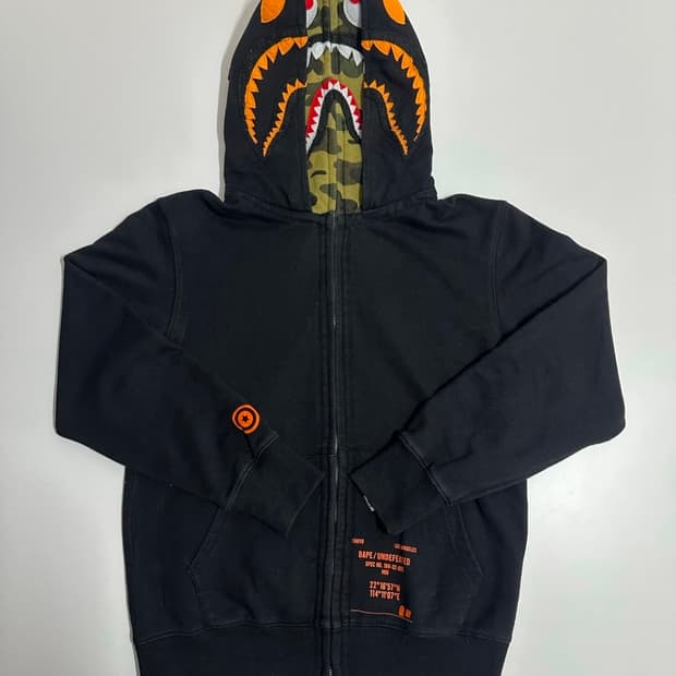 (마지막 가격내림)베이프 언더피티드 콜라보 더블샤크  한정판 후드집업후드