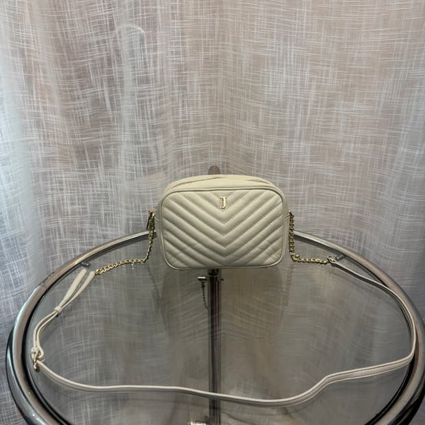 정품 제이에스티나 퀄팅 크로스백    