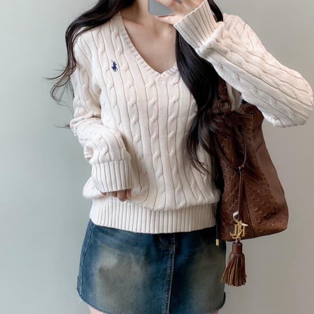 폴로 브이넥 니트