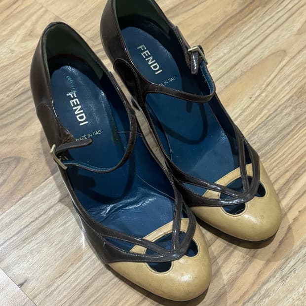 빈티지 FENDI 펜디 투톤 크로스 스트랩 펌프스 35.5