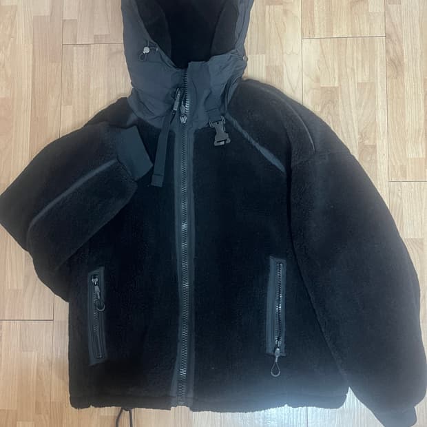 시스템옴므 후리스 집업점퍼 새상품 정가이하 양도합니다.