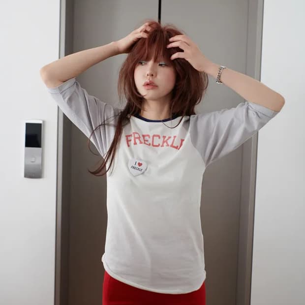 프레클 freckle printed raglan tee