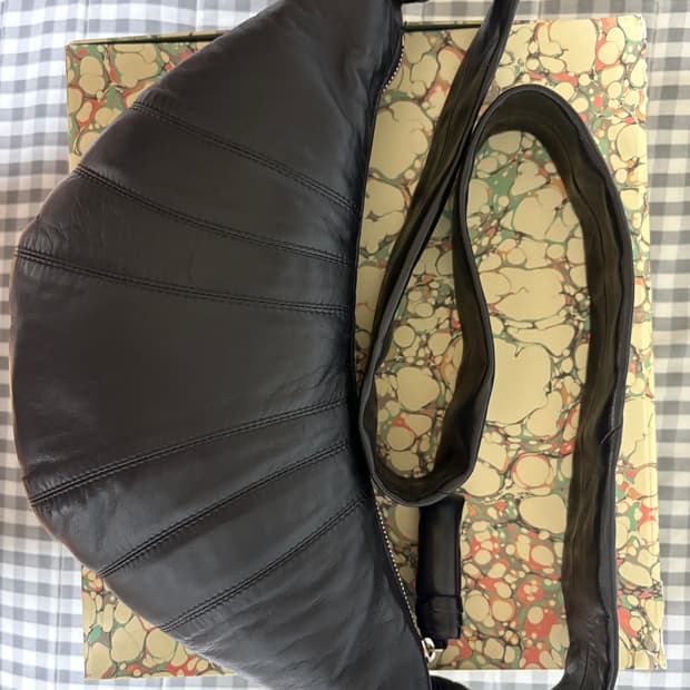 르메르 크루아상 백 스몰 양가죽 블랙 팝니다