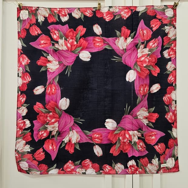 크리스찬 디올(Christian Dior) 튤립 플라워 손수건