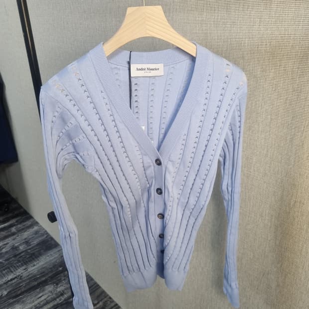 새상품 안드레모리스 가디건입니다