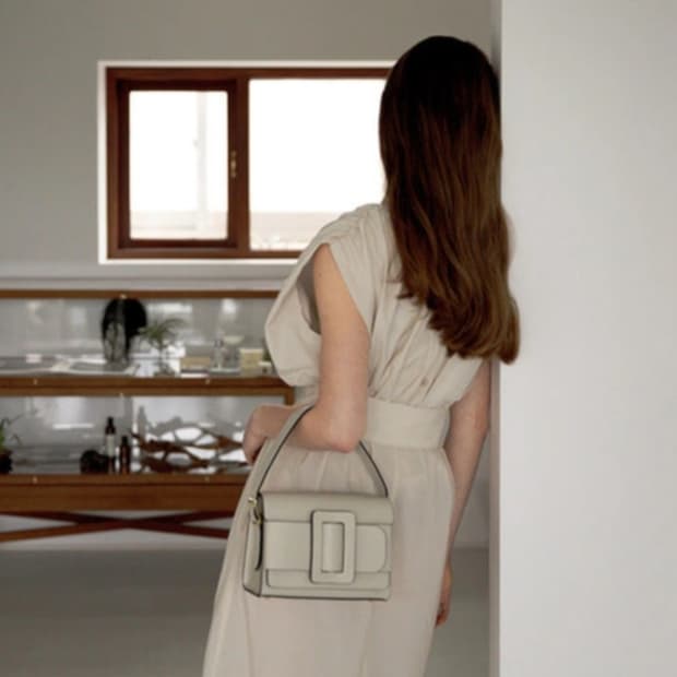 (새상품) 빈가디세이 아테 버클백 미니 초크화이트