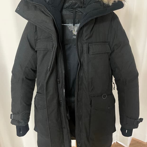 노비스 패딩 판매합니다.