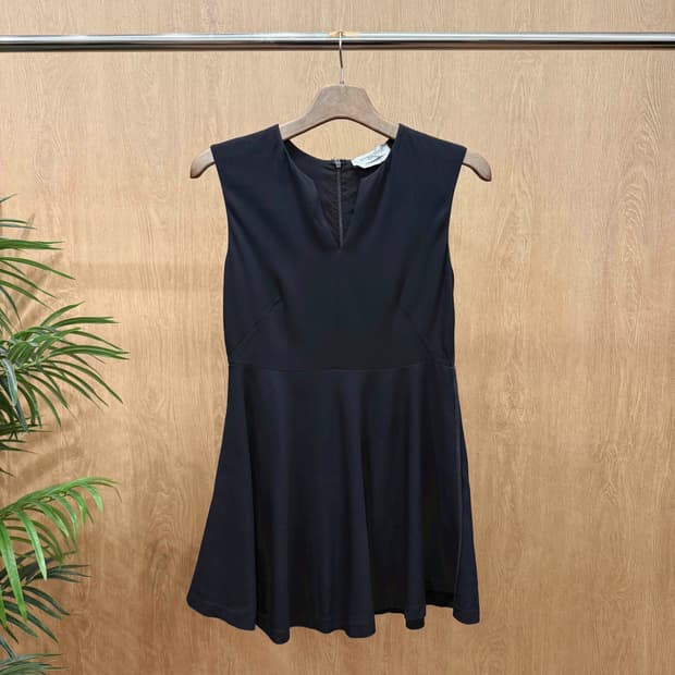 막스마라 스포트막스 브이넥 슬리브리스 플레어 미니 원피스 블랙