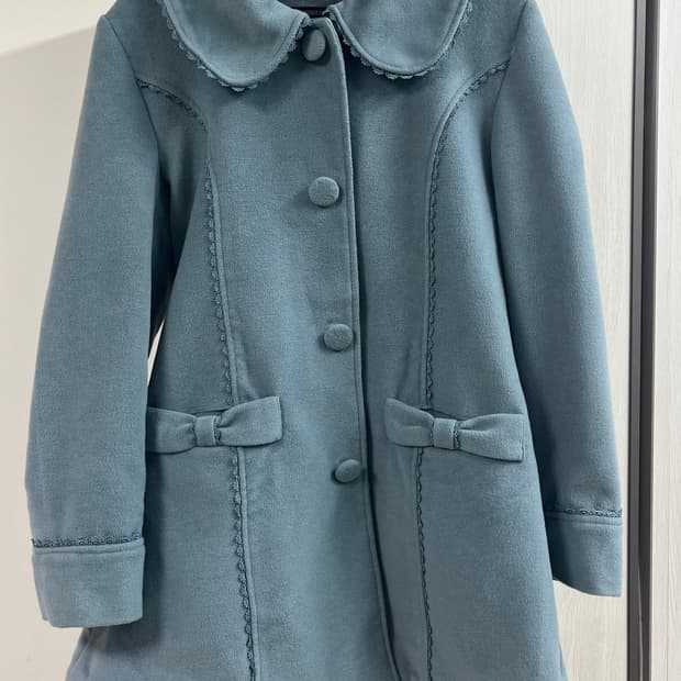 엑시즈팜 미디 리본 코트 페어리