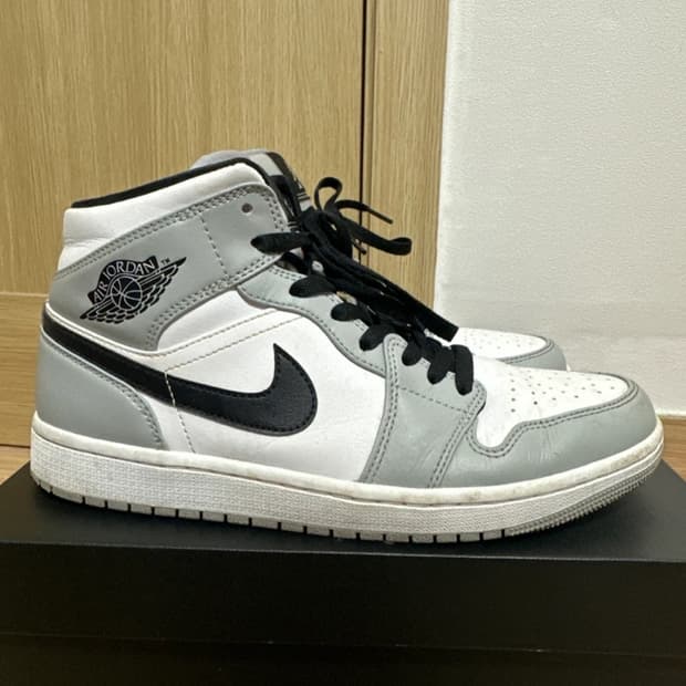 나이키 조던1 미드 스모크 그레이