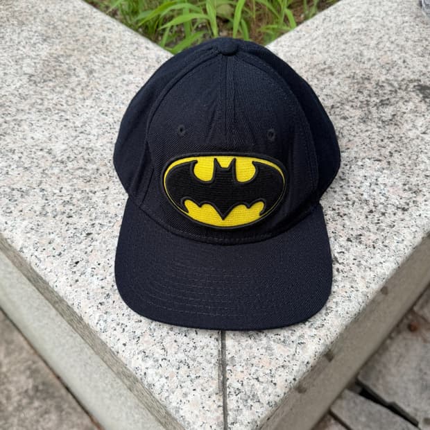 DC Comics 6-panel 배트맨 로고 캡