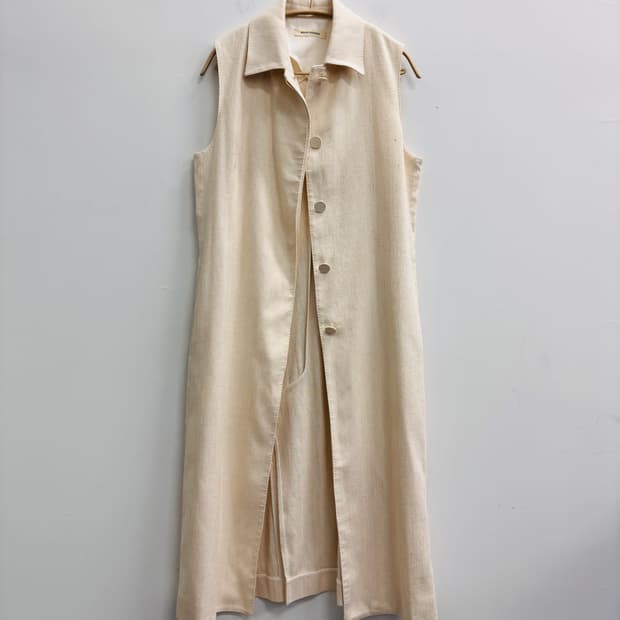 분더샵(BOONTHESHOP) 슬리브리스 롱 코트 아이보리