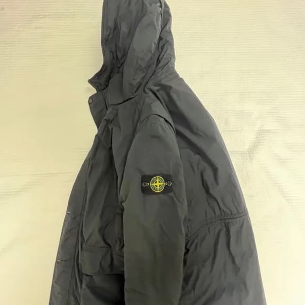 스톤 아일랜드 자켓 (나슬란 라이트 와트로 프리마로프트)