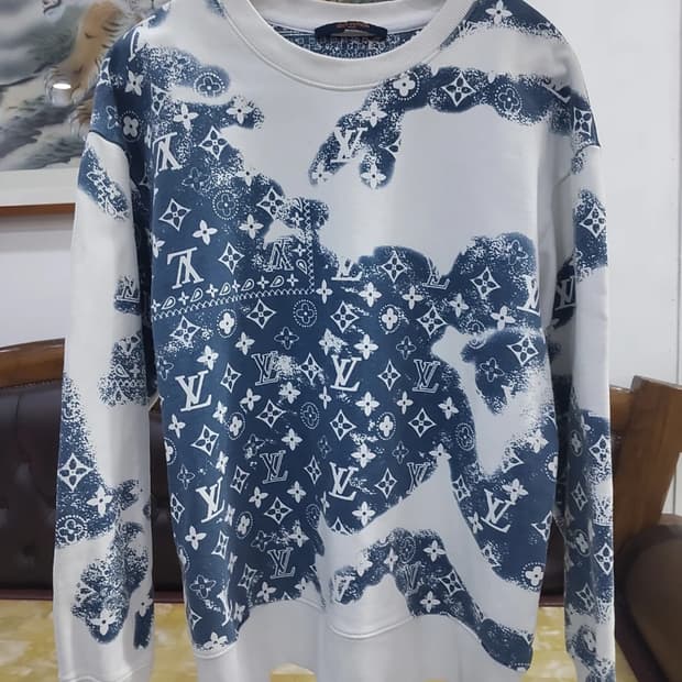 루이비통 맨투맨 XS 급처!!