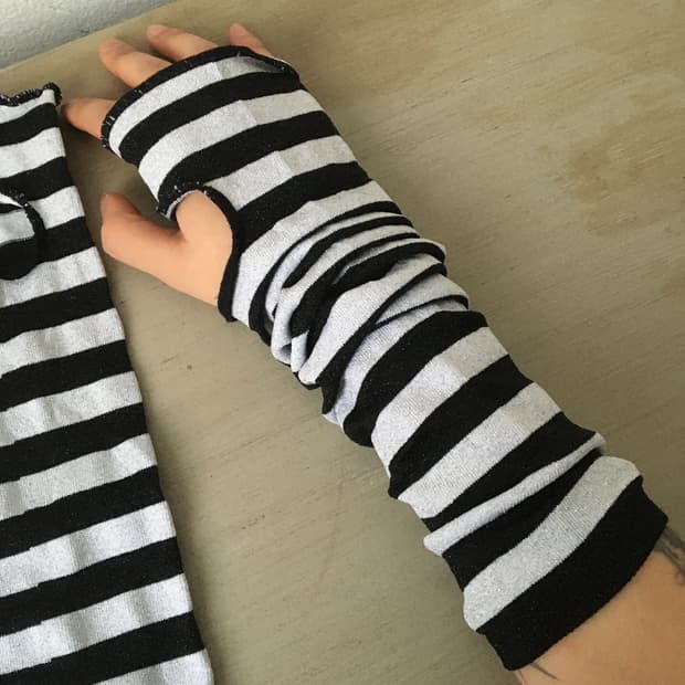 stripe pattern handwarmer