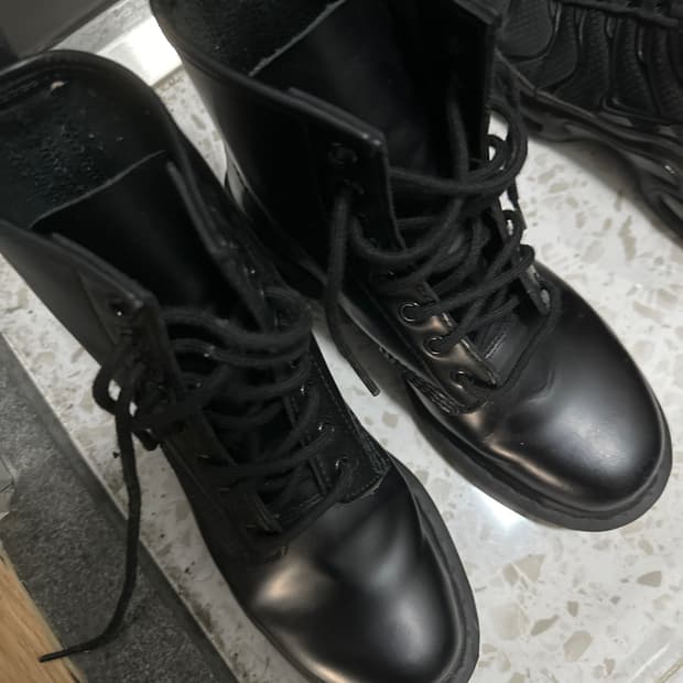 닥터마틴 1460 모노 8홀 240