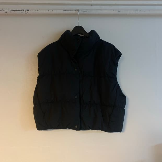 유니클로 c 컬렉션 크롭 조끼패딩