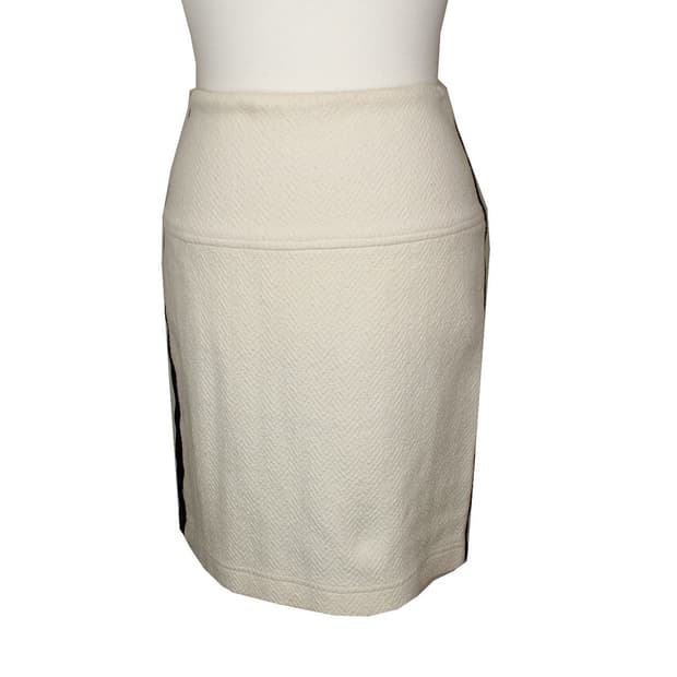 이로 아이보리 자카드 블랙띠 미니스커트 55

중고등급 중고등급 안내 팝