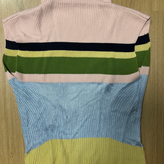 키코 에식 스트라이프 하이넥 드롭숄더 베스트