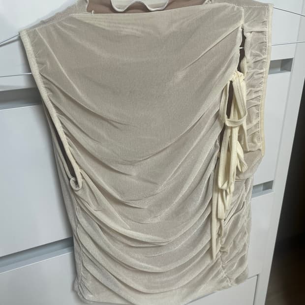 셔링 홀 슬리브리스 나시