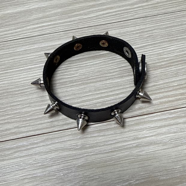 락펑키 메탈스터드 레더 쵸커팔찌