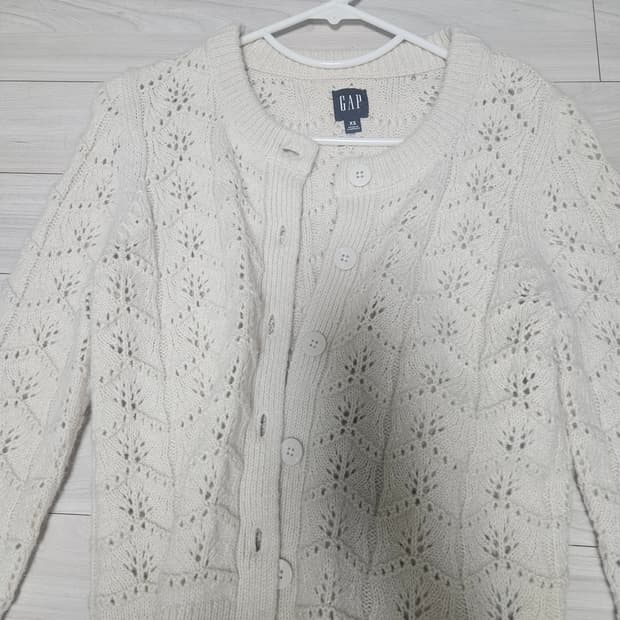 GAP 아이보리 가디건 판매합니다