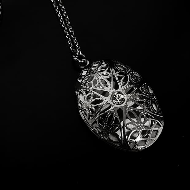 Silent Vault Necklace