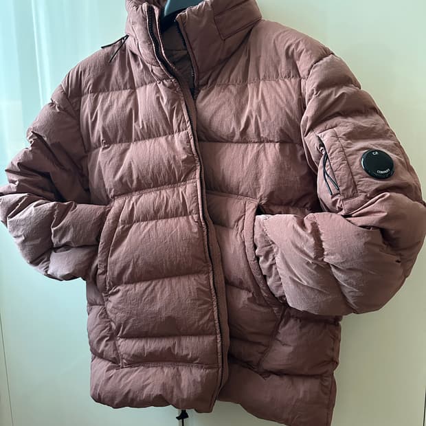 CP컴퍼니 에코 크롬 R 다운 자켓 52