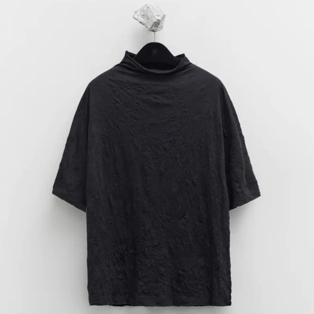 유스 크리즈 모크넥 티셔츠 Creased Mock-neck H/S T-s