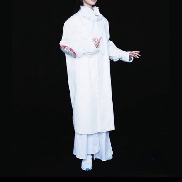 더뮤지엄비지터 롱자켓 