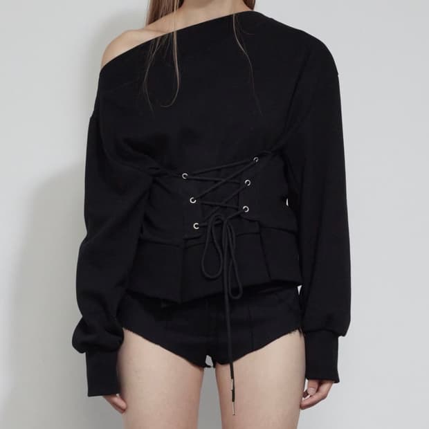 보헤미안서울 코르셋 맨투맨 블랙