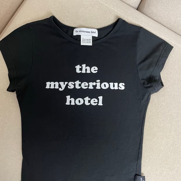 더미스테리어스호텔 모짜렐라 반팔 티셔츠 블랙