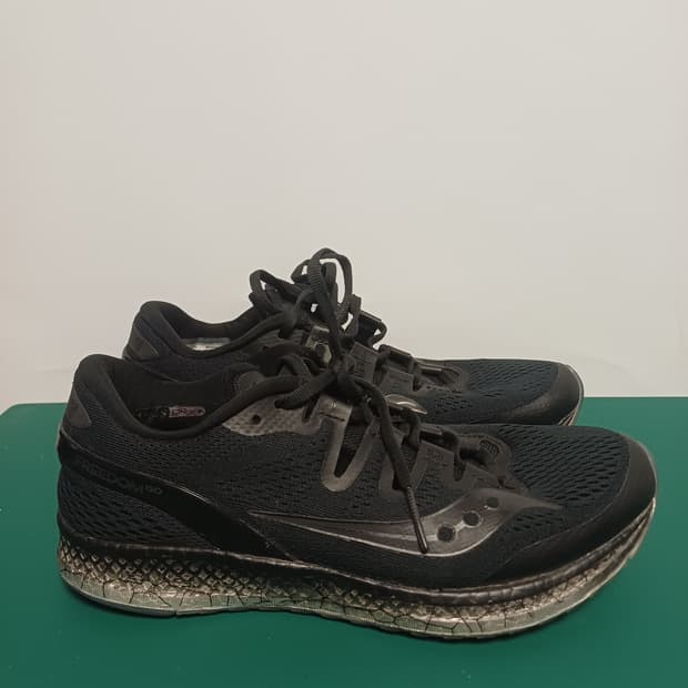 써코니(Saucony) 프리덤 ISO 트리플블랙 여성용 - 260
