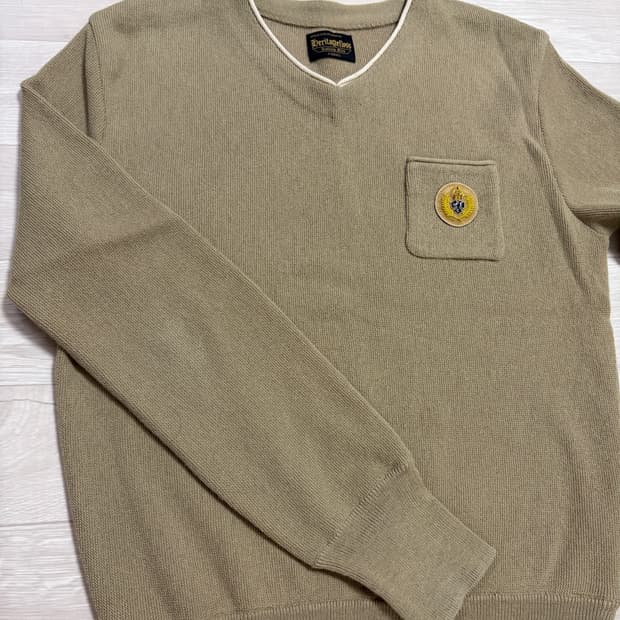 헤리티지 플로스 WAPPEN MERINO WOOL V-NECK Beige