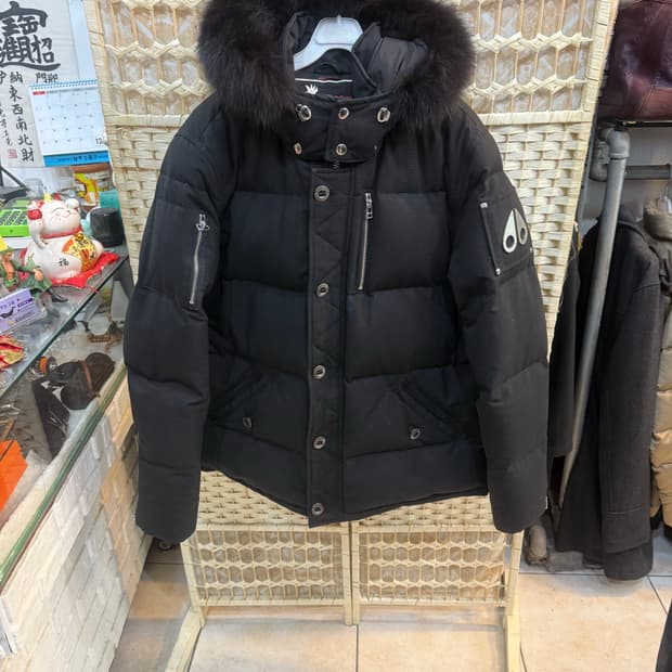 105 정품 무스너클 쓰리쿼트 패딩 팝니다