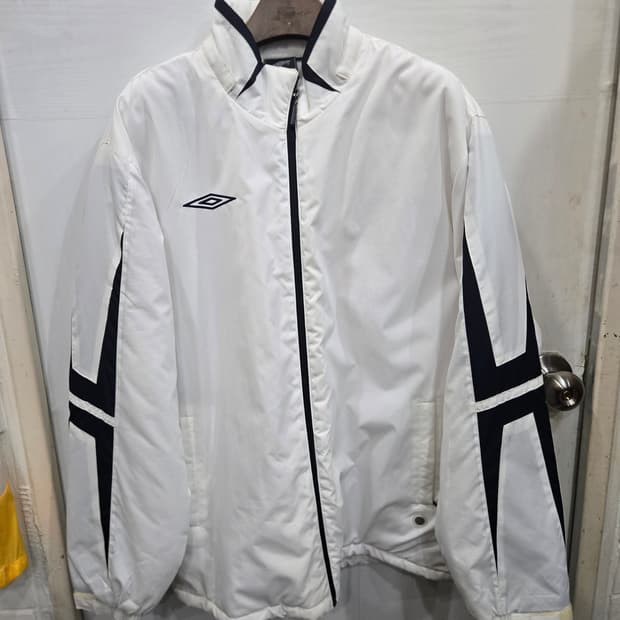 105,XL )) UMBRO 엄브로 두꺼운 점퍼! 뜨듯! 화이트 & 블랙