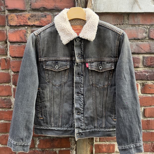 리바이스 블랙 데님 쉐르파 트러커 자켓