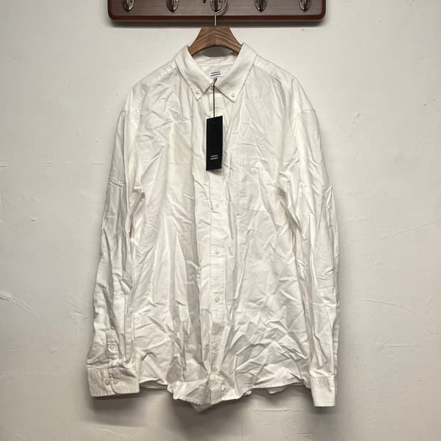 무탠다드 화이트 옥스포드 셔츠