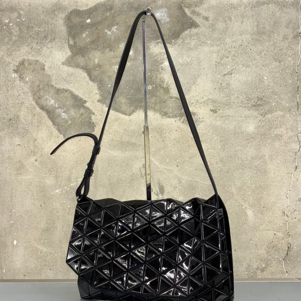 Issey Miyake 이세이미야케 바오바오 블랙 루센트 숄더백