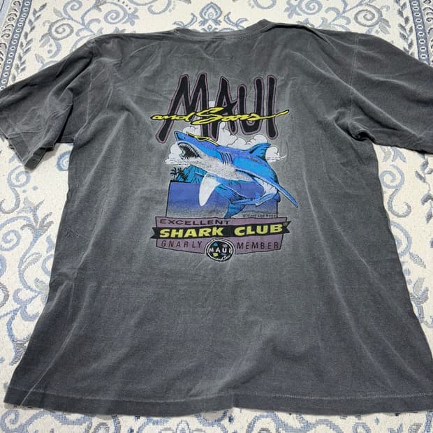 90s Maui & Sons 상어 그래픽 워싱 반팔티