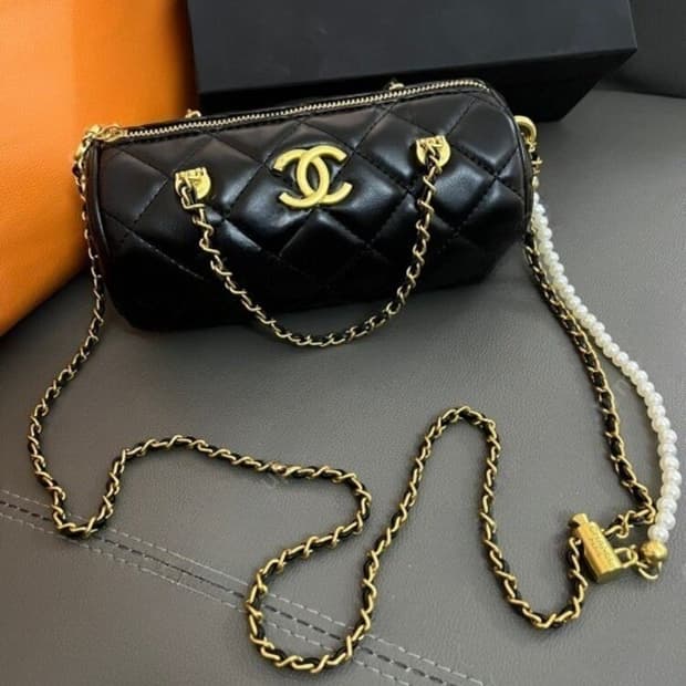 샤넬 뷰티 원형 크로스백