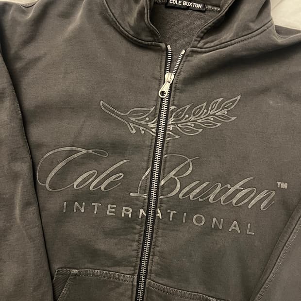 INTERNATIONAL ZIPPED HOODIE OG - GREY