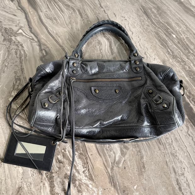 발렌시아가 클래식 퍼스트 모터백 블랙