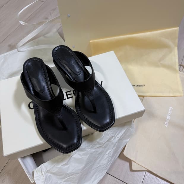아워 레가시 26ss KARASU SANDAL