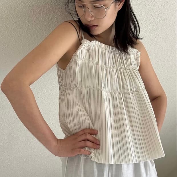 플리츠 스퀘어넥 탑 나시 블라우스
