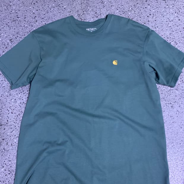 [M] 칼하트 wip 체이스 로고 반팔 티