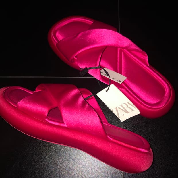 [새상품/245] 자라 새틴 플랫폼 샌들 마젠타